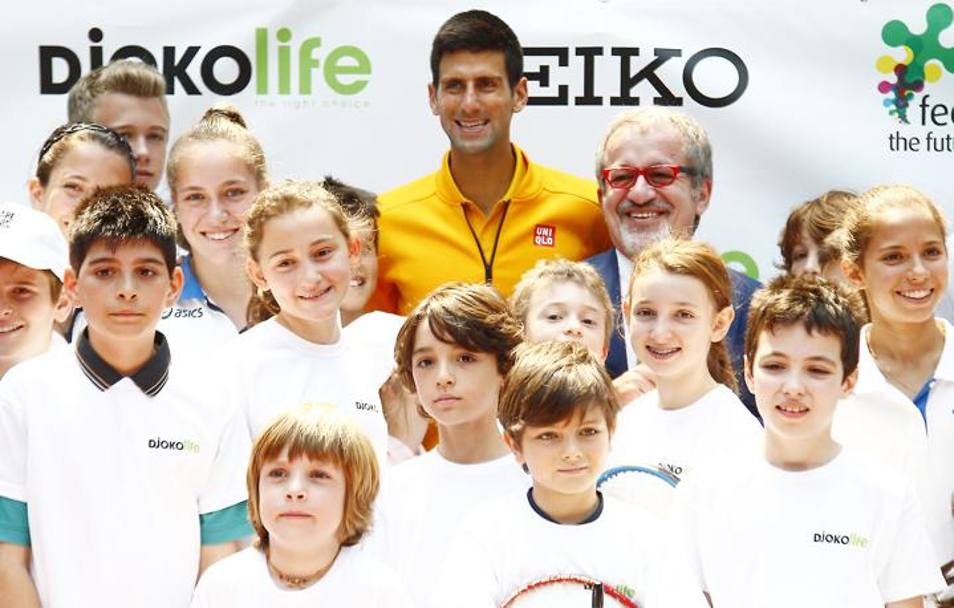 Novak Djokovic incontra i bambini e ragazzi per giocare con loro sul campo di terra rossa appositamente realizzato in piazza Citt di Lombardia, a Milano nell&#39;ambito di Expo. LAPRESSE